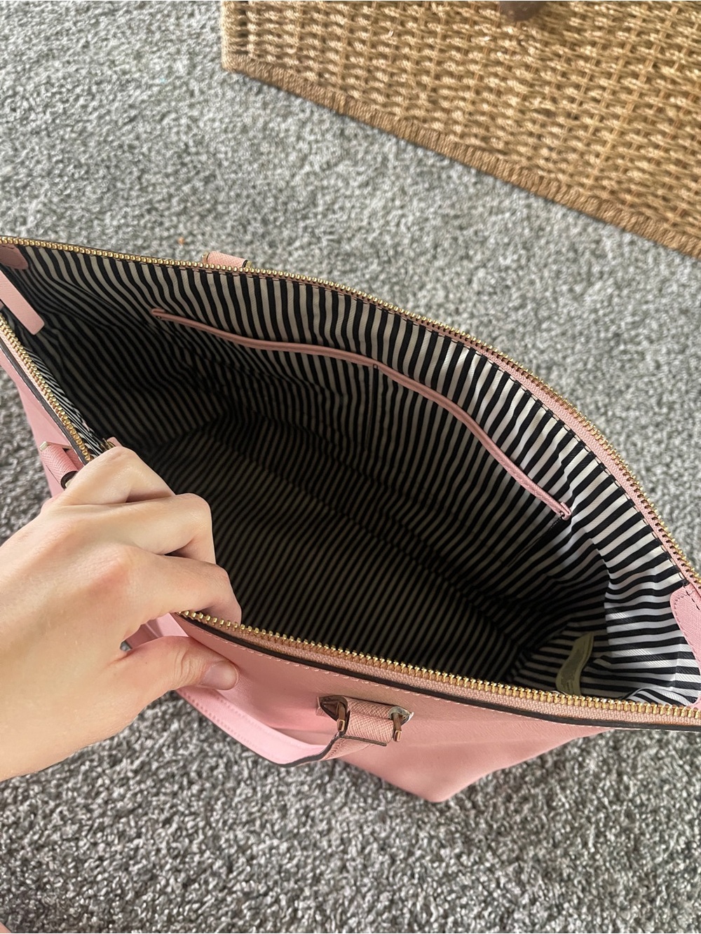 Kate Spade New York Cameron Street Lucie Tote. Light pink glam classy - Picture 8 of 10